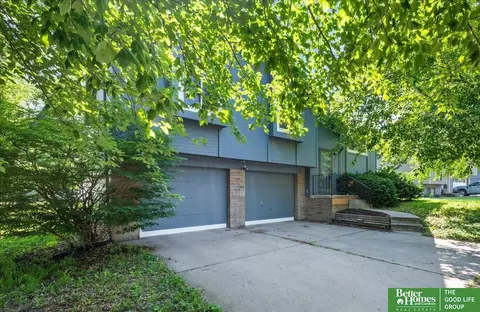 2325 Hogantown Dr, Bellevue, NE 68123