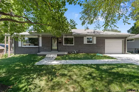 513 S Polk St, Papillion, NE 68046