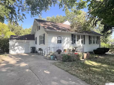 302 Otoe Ave, Leshara, NE 68064