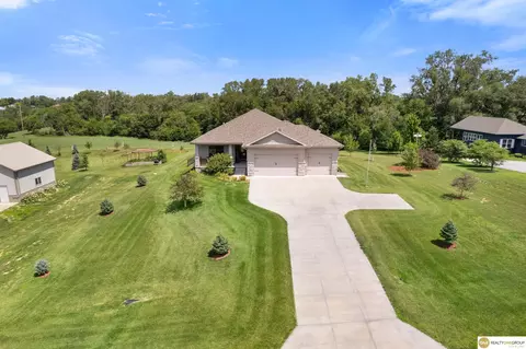 1158 Stone Ridge Dr, Louisville, NE 68037