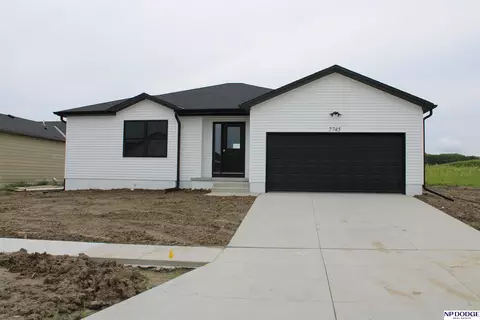 7745 Gulls Way, Lincoln, NE 68514