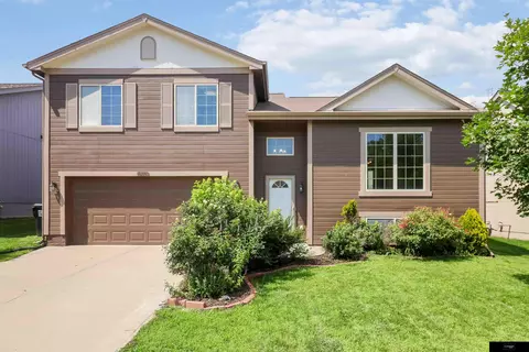 18714 Birchwood Ave, Omaha, NE 68135