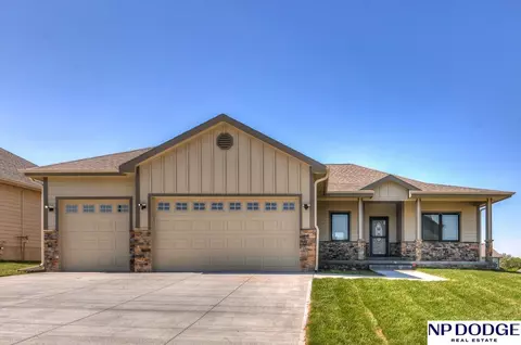 5001 Helwig Ave, Papillion, NE 68133