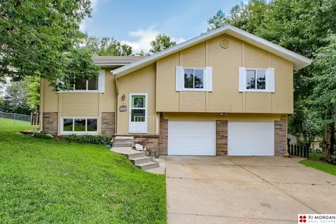 19037 Morrissey Cir, Elkhorn, NE 68022