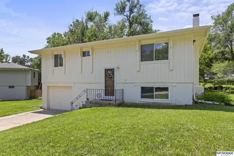 8510 Citta Dr, Bellevue, NE 68147