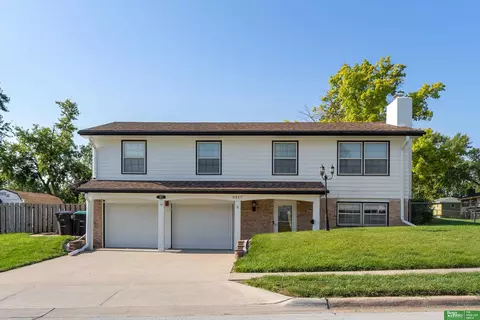 9517 Mockingbird Dr, Omaha, NE 68127