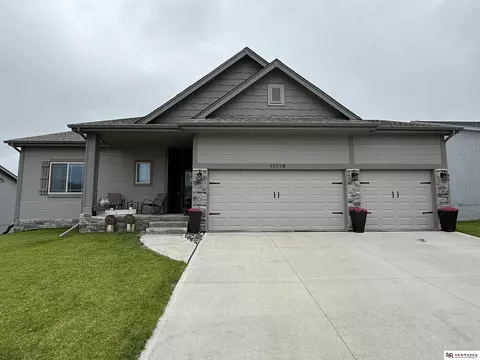 11719 S 113 Ave, Papillion, NE 68046