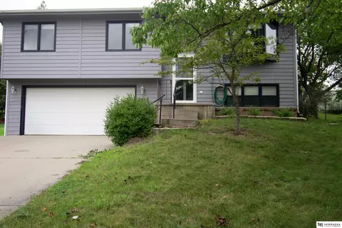 1520 N Gate Cir, Lincoln, NE 68521