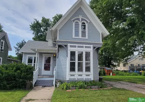 908 E 5th St, York, NE 68467