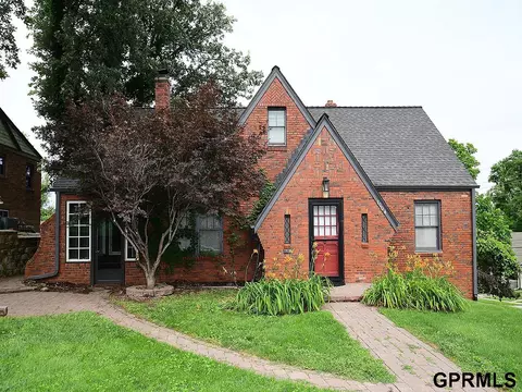 1004 S 38 St, Omaha, NE 68105
