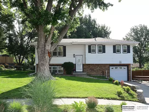 5511 S 104th Cir, Omaha, NE 68127