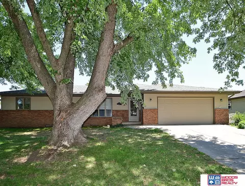 1712 N 15th St, Beatrice, NE 68310