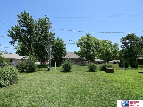 Exterior - 1712 N 15th St, Beatrice, NE 68310 photo 4 of 7