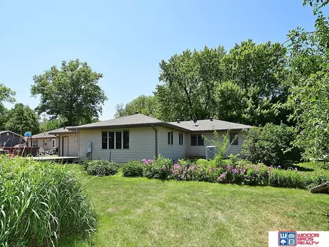 Exterior - 1712 N 15th St, Beatrice, NE 68310 photo 6 of 7
