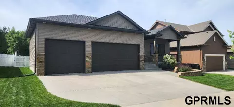 1421 W Lander Dr, Lincoln, NE 68521