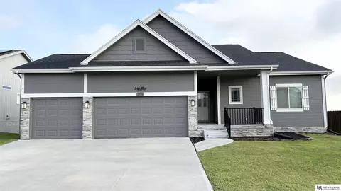 1710 Mesa St, Bellevue, NE 68123