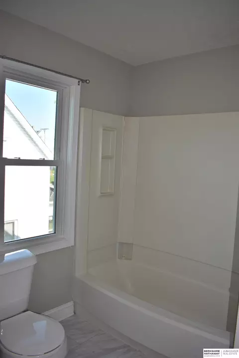 Bath - 122 4th St, Uehling, NE 68063 photo 4 of 4