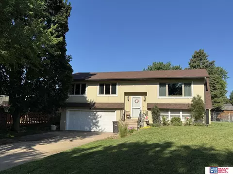 2011 Viola Ave, York, NE 68467