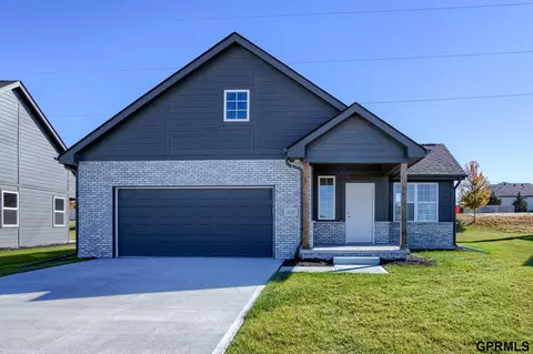 10205 S 180th Avenue Cir, Omaha, NE 68136