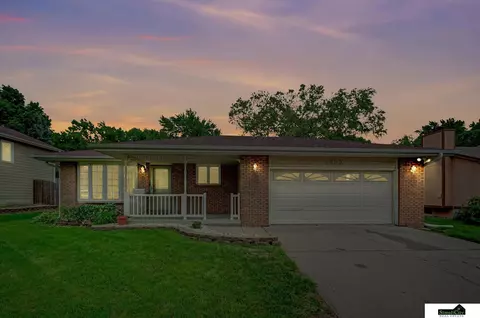 5232 S Dove Pl, Lincoln, NE 68516