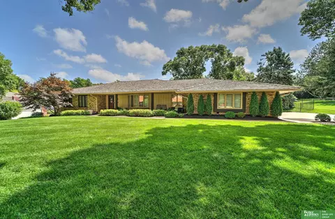1215 N 101st Cir, Omaha, NE 68114