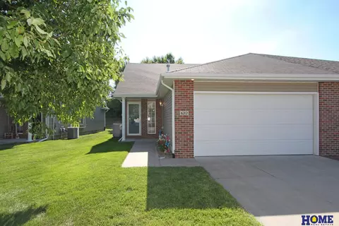 6212 Windhaven Dr, Lincoln, NE 68512