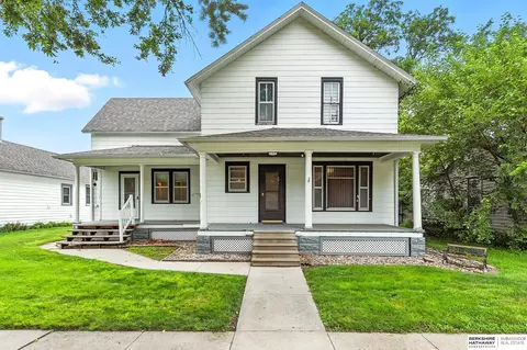 105 N Cedar St, Hooper, NE 68031
