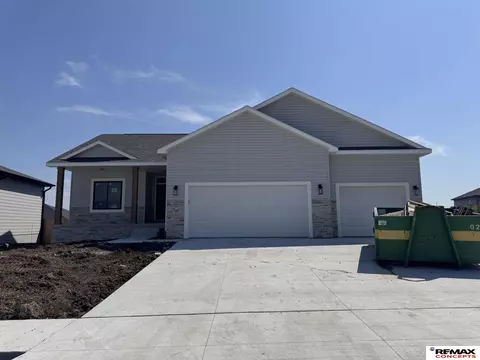5922 SW 9th St, Lincoln, NE 68523