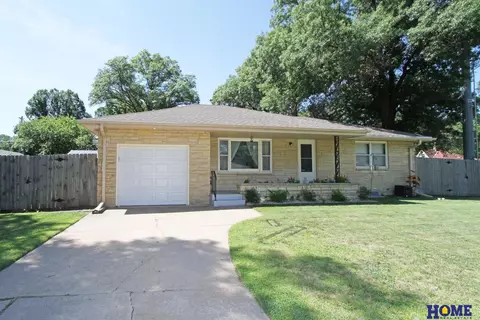 5601 Greenwood St, Lincoln, NE 68507