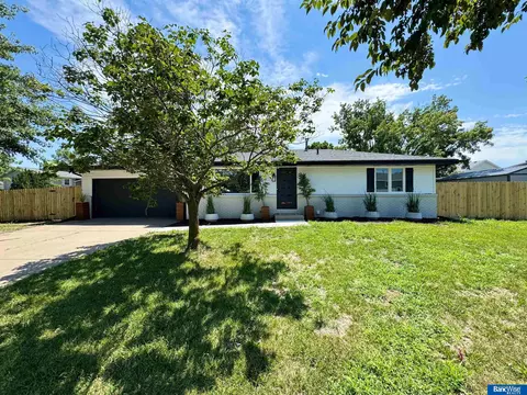 1101 W Leon Dr, Lincoln, NE 68521