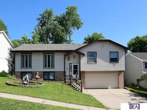 3708 Schuemann Dr, Bellevue, NE 68123