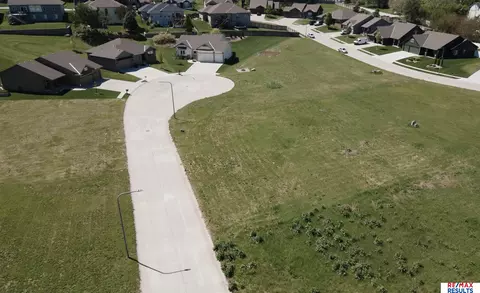 918 Arlene Cir, Papillion, NE 68133