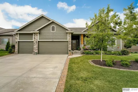4714 N 181st St, Elkhorn, NE 68022