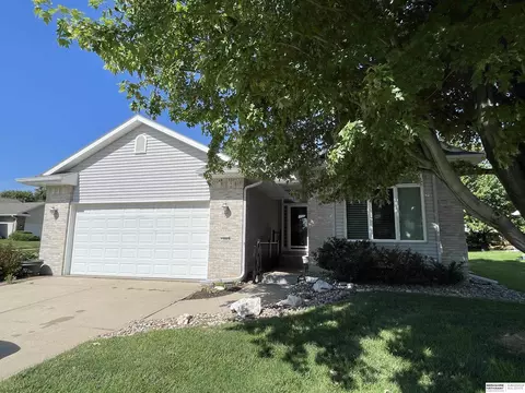 13803 Sahler St, Omaha, NE 68164