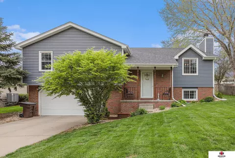 7430 Poplar Rd, Lincoln, NE 68506