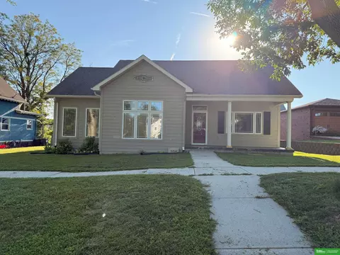 108 N Thomas Ave, Oakland, NE 68045