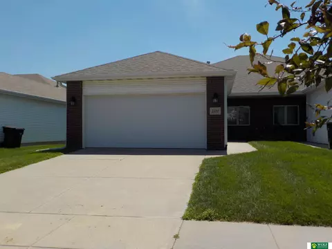 2355 City View Ct, Lincoln, NE 68521