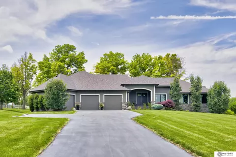 4606 S 184th Plz, Omaha, NE 68135