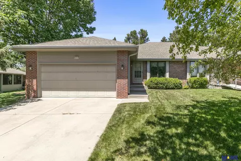 4900 Old Creek Rd, Lincoln, NE 68516