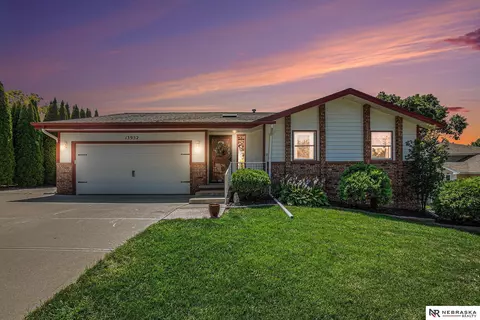 13952 Arbor Cir, Omaha, NE 68144