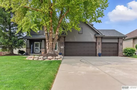 15670 King St, Bennington, NE 68007