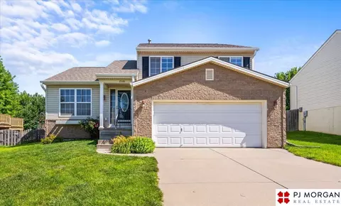 15816 Cottonwood St, Omaha, NE 68136