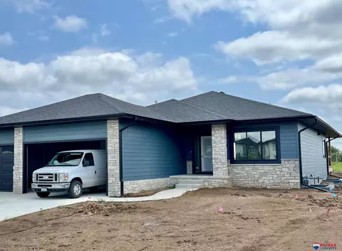 2220 S 95 St, Lincoln, NE 68520