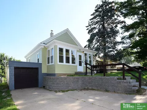 6104 Emmet St, Omaha, NE 68104