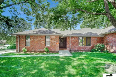 2215 Heritage Pines Ct, Lincoln, NE 68506