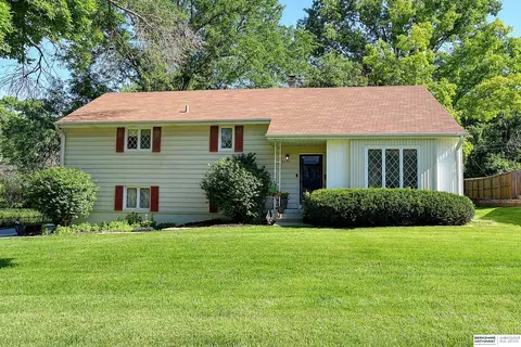 8008 Grand Ave, Omaha, NE 68134