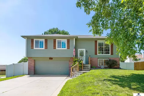 10712 S 17 St, Bellevue, NE 68123