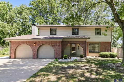 1610 Buckingham Dr, Lincoln, NE 68506