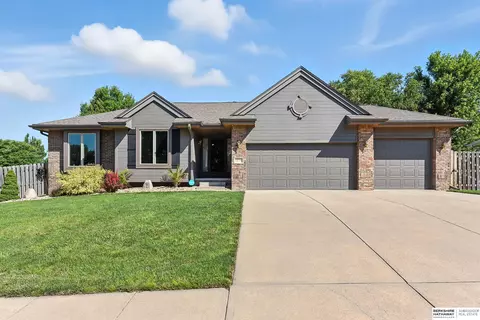 13734 Sahler St, Omaha, NE 68164
