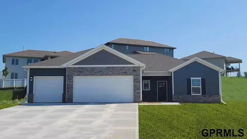 6219 Harvest Dr, Papillion, NE 68157